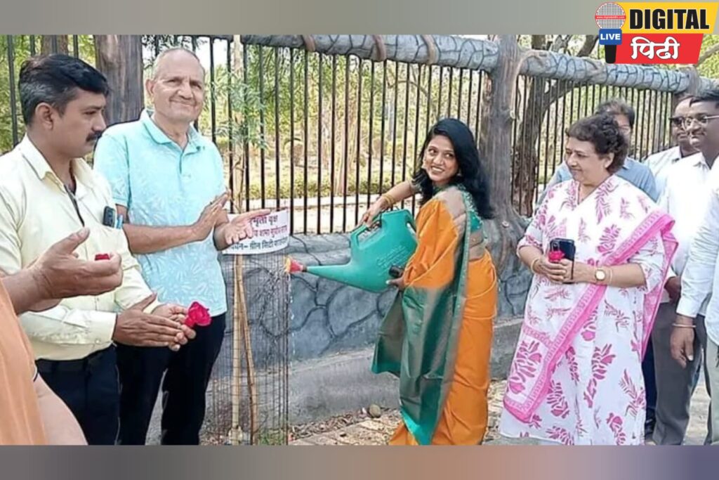 लांडोरखोरी उद्यानात जळगाव शहरातील महापौर दीपमाळा काळे ताई यांच्या हस्ते वृक्षारोपण करण्यात आले.